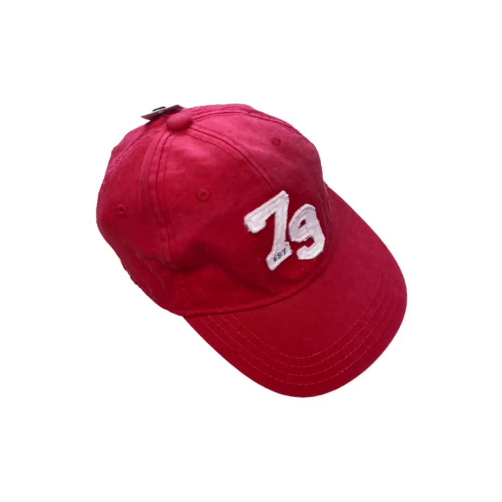 CUBUS AS „79 est“ raudona kepurė