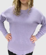 Šviesiai violetinės spalvos megztukas iš medvilnės